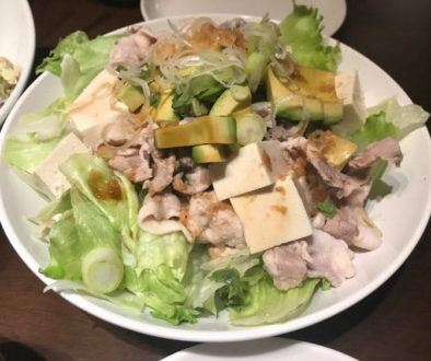Rei Shabu, keto friendly dish with tofu, lettuce and thin porksheets.
